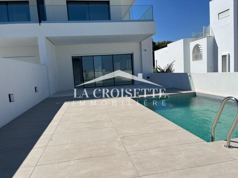Triplex S+4 avec piscine et vue sur mer à Gammarth